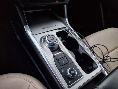 Used 2020 Ford Explorer XLT w/ Equipment Group 202A image 10