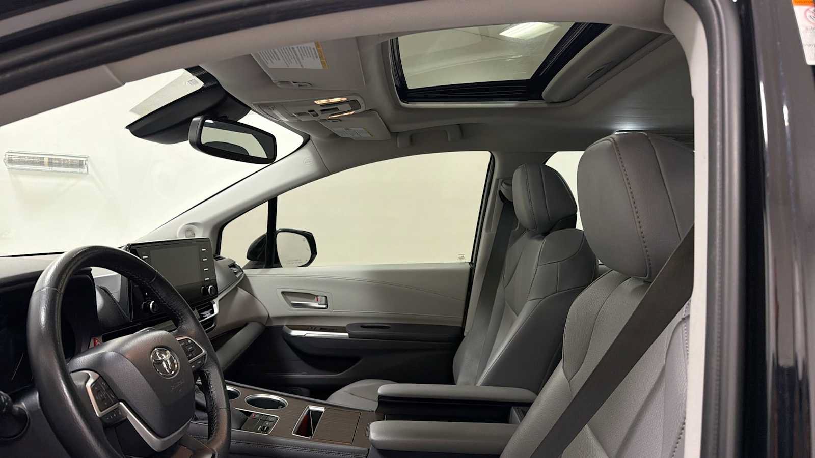 Certified 2022 Toyota Sienna XLE w/ XLE Plus Package FWD image 24