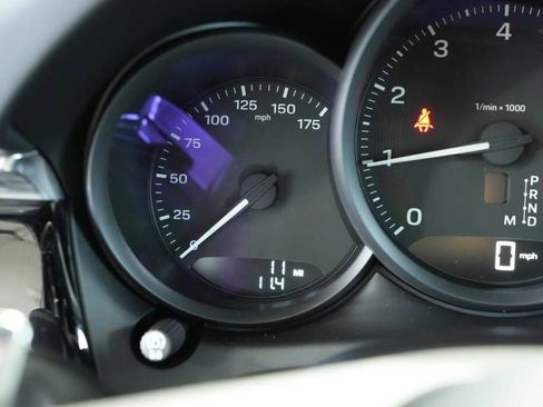 Certified 2025 Porsche Macan image 15