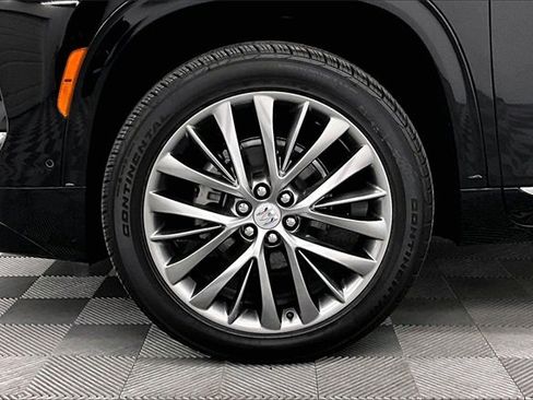 Used 2025 Buick Enclave Avenir w/ Super Cruise Package image 8