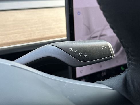 Used 2024 Tesla Model Y Long Range AWD/4WD image 19