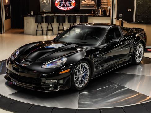 Used 2009 Chevrolet Corvette ZR1 w/ Preferred Equipment Group RWD image 5