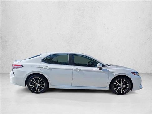 Used 2019 Toyota Camry SE FWD image 4