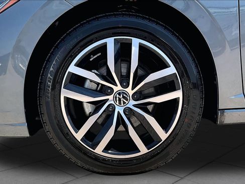 Used 2025 Volkswagen Jetta SE FWD image 11