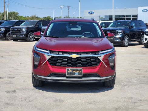 Used 2025 Chevrolet Trax LT FWD image 6