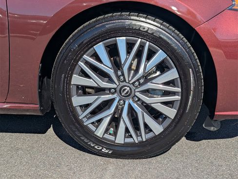 Used 2024 Nissan Altima 2.5 SV image 25