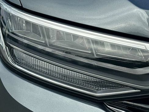 Used 2023 Volkswagen Tiguan SE R-Line FWD image 33