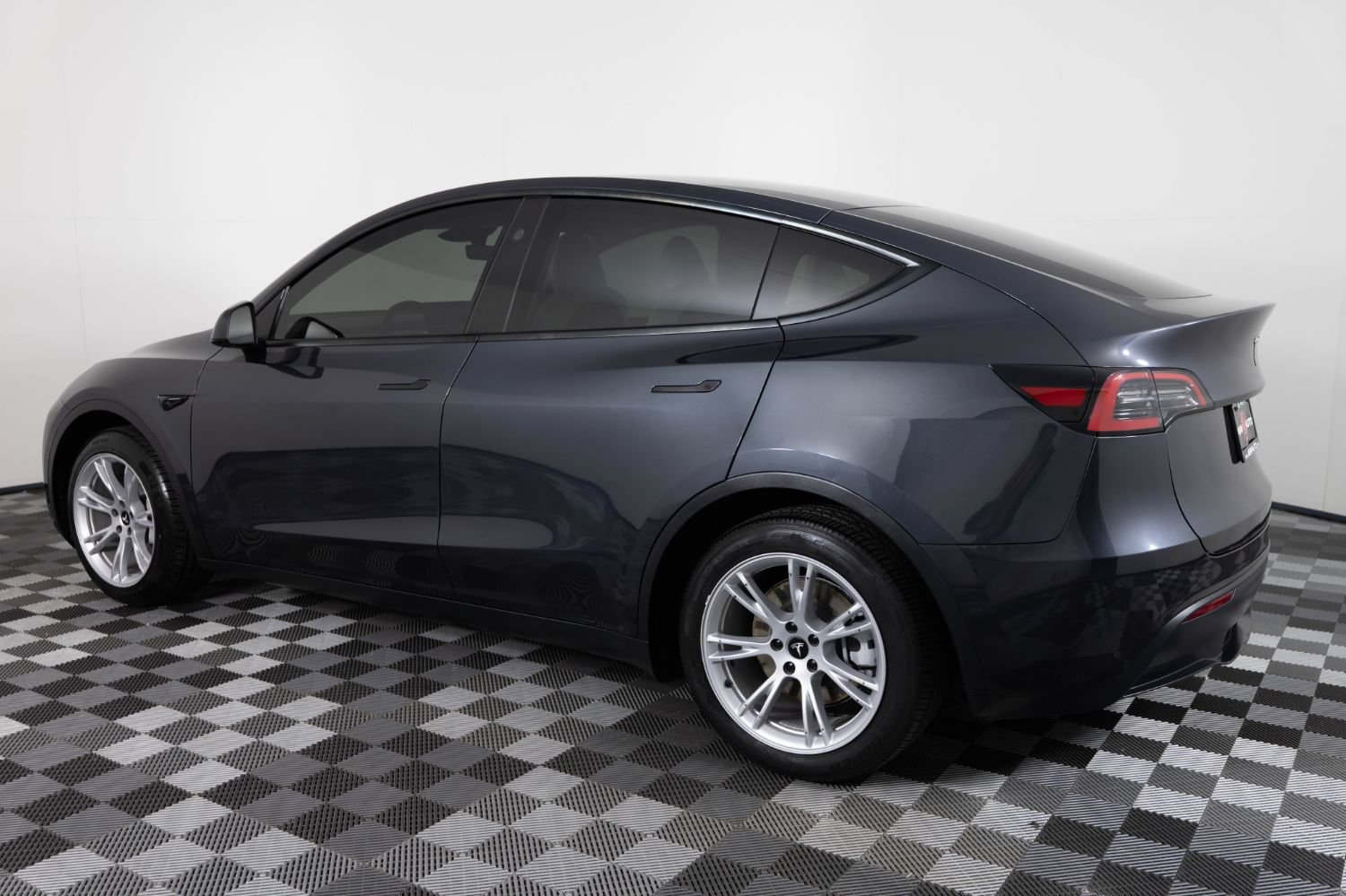 Used 2024 Tesla Model Y Long Range AWD/4WD image 4
