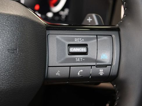 Used 2026 Nissan Pathfinder Platinum AWD/4WD image 39