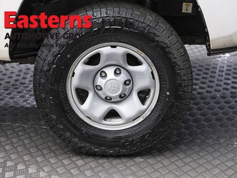 Used 2021 Toyota Tacoma SR RWD image 8