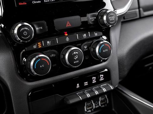 Used 2021 RAM 1500 Laramie image 34