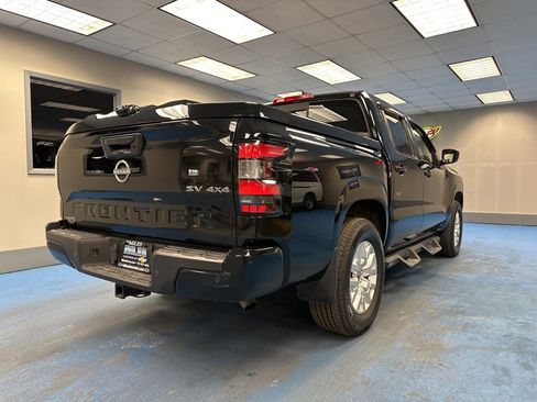 Used 2022 Nissan Frontier SV image 2