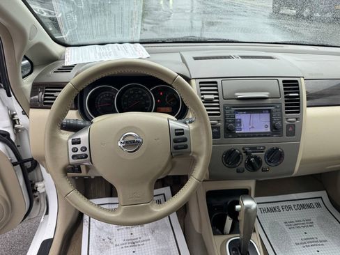Used 2011 Nissan Versa Hatchback w/ Premium Pkg FWD image 7