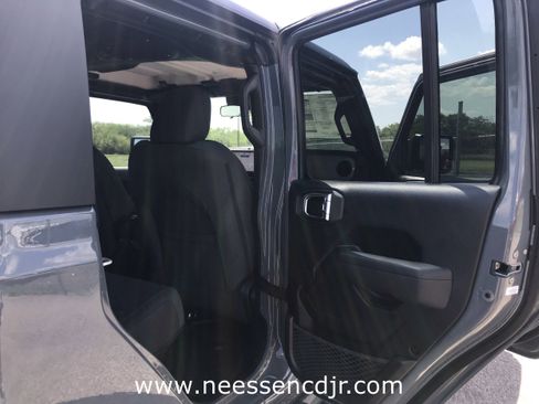 New 2025 Jeep Gladiator Sport image 14