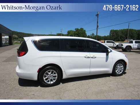 Used 2022 Chrysler Voyager LX FWD image 15