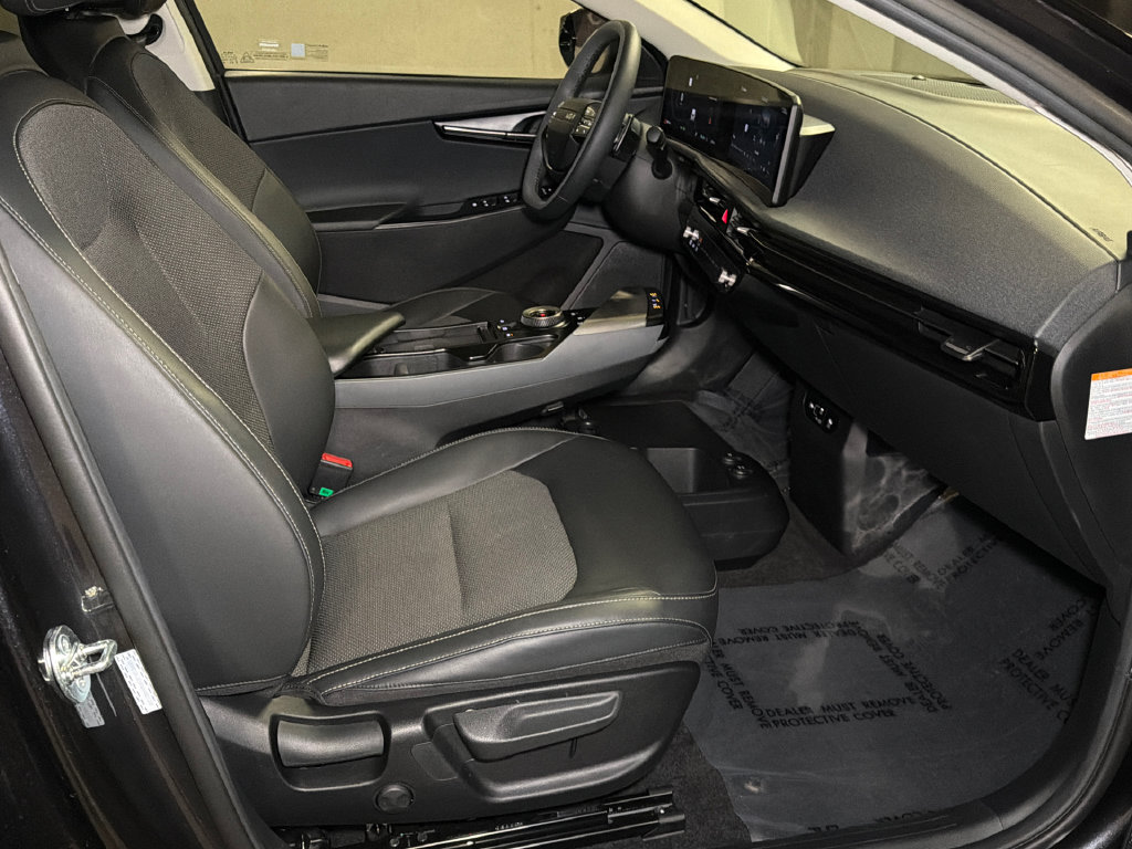 Certified 2025 Kia EV6 Light AWD/4WD image 11