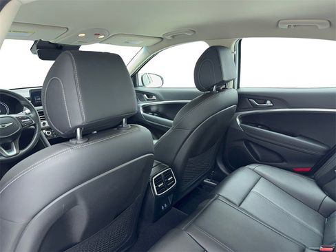 Used 2025 Genesis G70 2.5T image 41