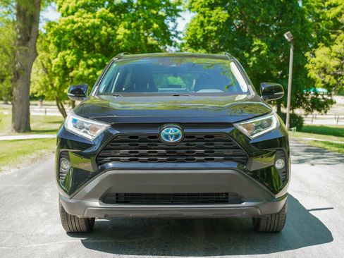 Used 2021 Toyota RAV4 XLE Premium AWD/4WD image 2