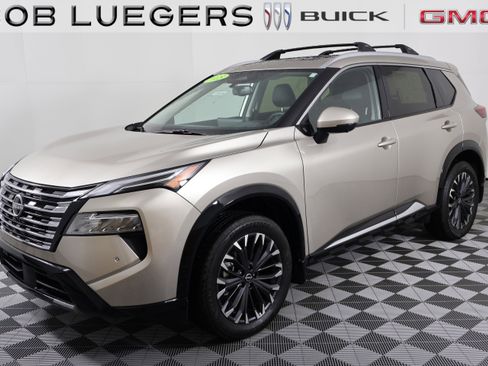 Used 2025 Nissan Rogue Platinum image 3