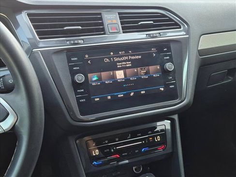 Used 2022 Volkswagen Tiguan SE w/ Panoramic Sunroof Package FWD image 14
