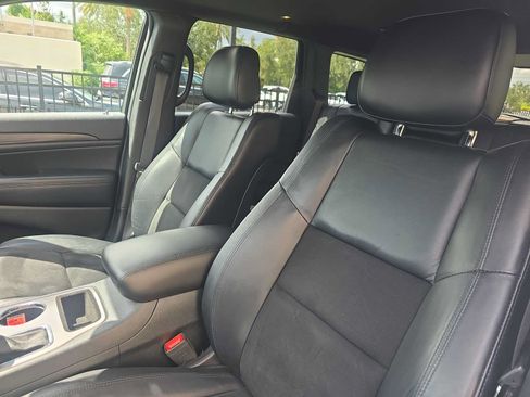 Used 2019 Jeep Grand Cherokee Altitude AWD/4WD image 16