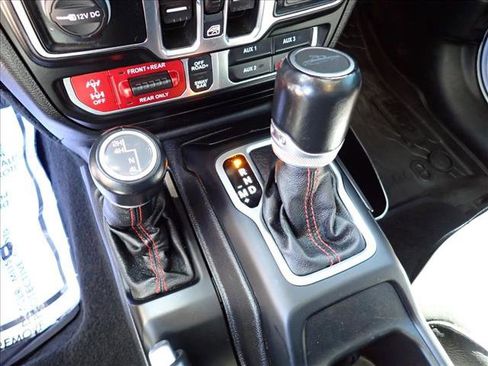 Used 2021 Jeep Gladiator Rubicon AWD/4WD image 16
