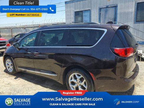 Used 2017 Chrysler Pacifica Touring-L w/ Tire & Wheel Group FWD image 3