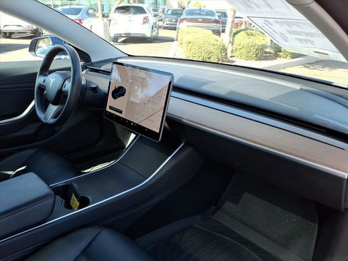 Used 2018 Tesla Model 3 image 11