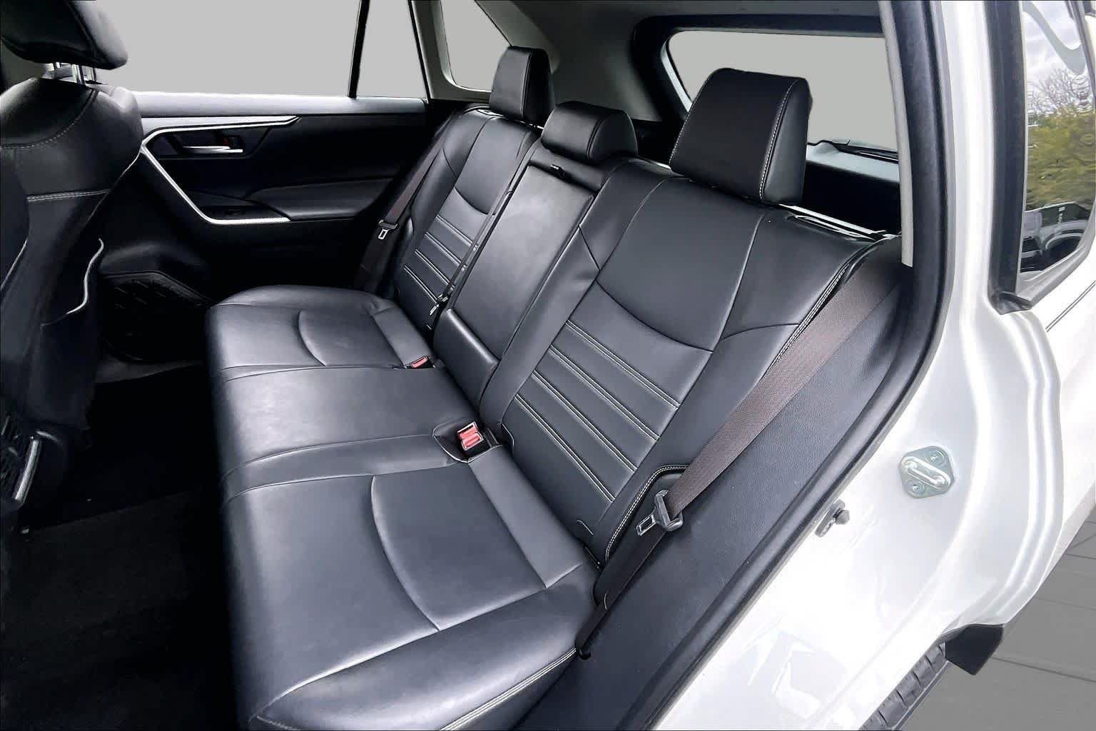 Used 2020 Toyota RAV4 XLE Premium AWD/4WD image 20