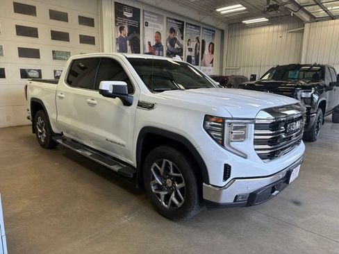 Used 2022 GMC Sierra 1500 SLT w/ SLT Premium Plus Package AWD/4WD image 4