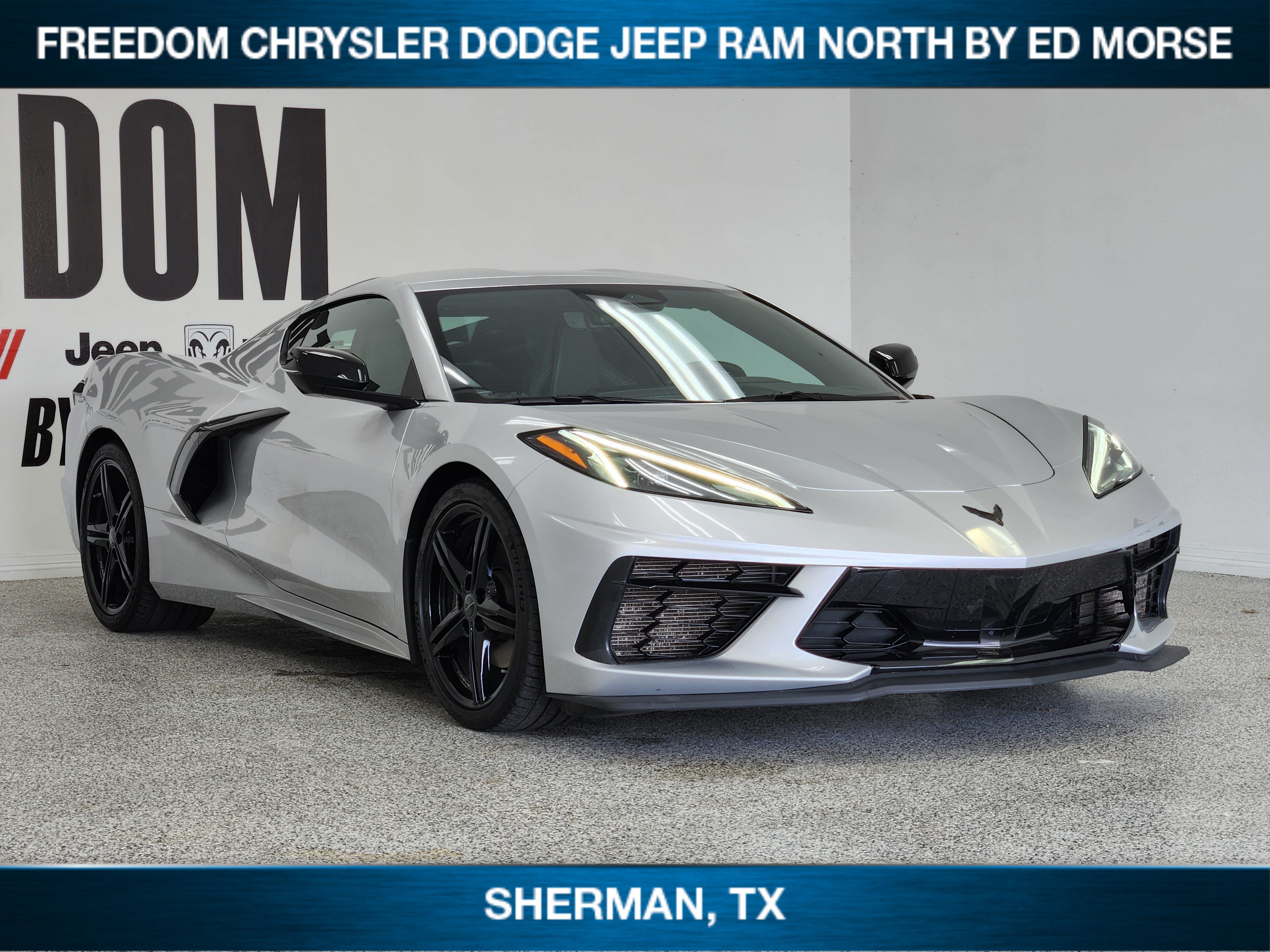 Used 2026 Chevrolet Corvette Stingray Coupe w/ 1LT RWD image 2