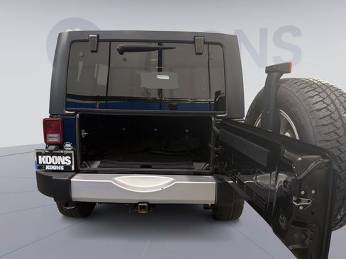Used 2015 Jeep Wrangler Unlimited Sahara w/ Connectivity Group AWD/4WD image 30
