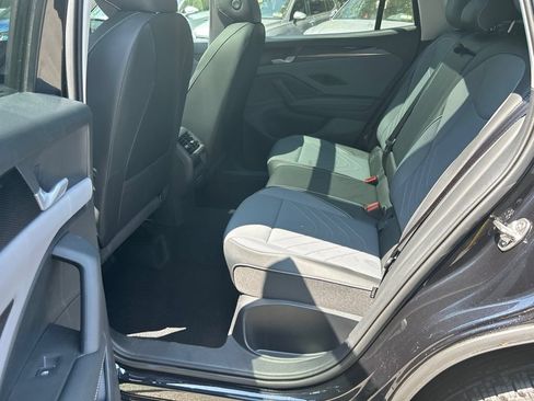 Used 2025 Volkswagen Tiguan SE AWD/4WD image 22