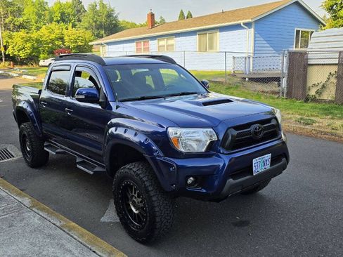 Used 2015 Toyota Tacoma 4x4 Double Cab w/ TRD Sport Package image 3