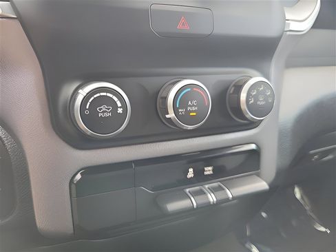 Used 2019 RAM 1500 Big Horn AWD/4WD image 6