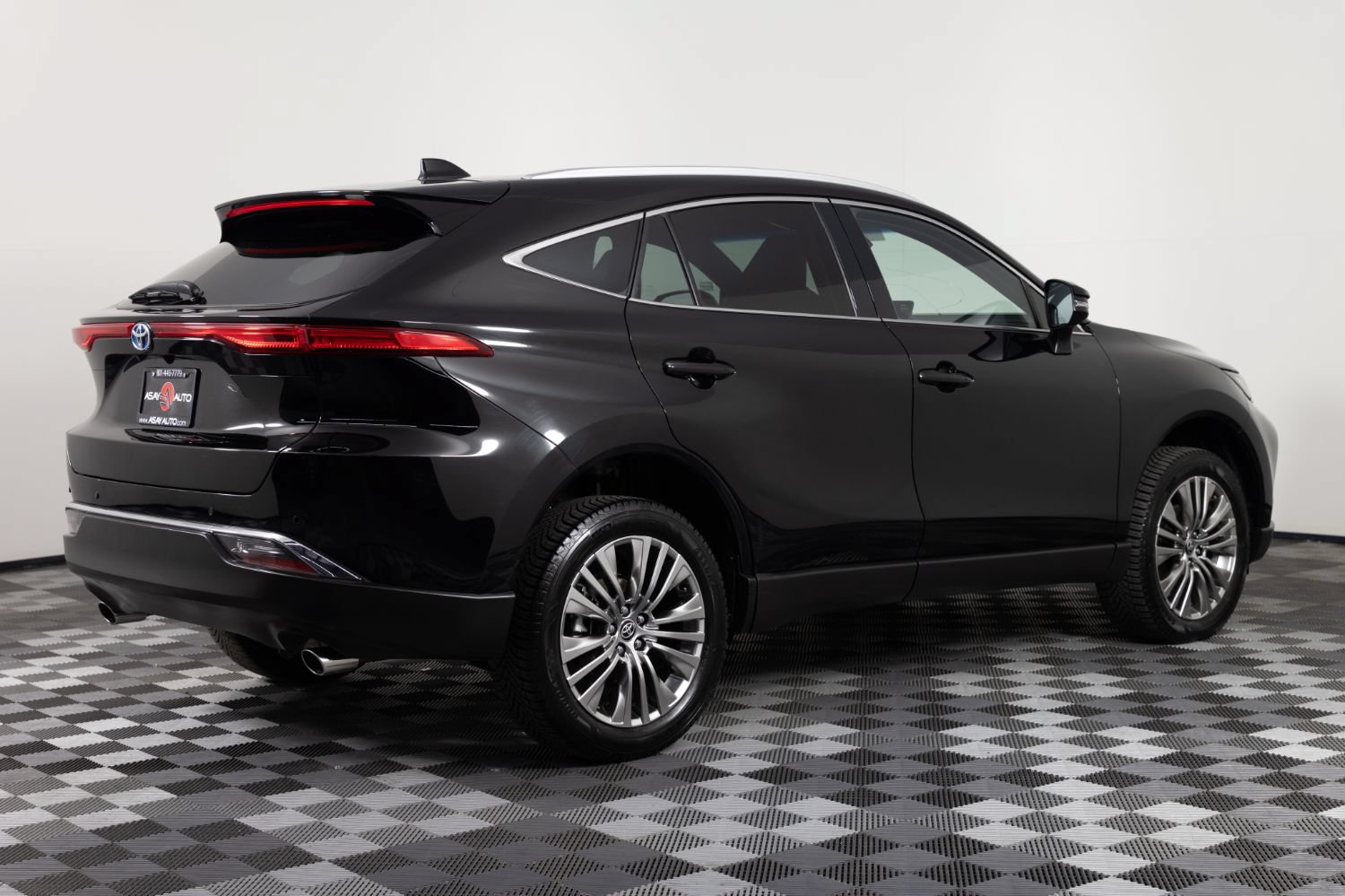Used 2024 Toyota Venza XLE AWD/4WD image 8