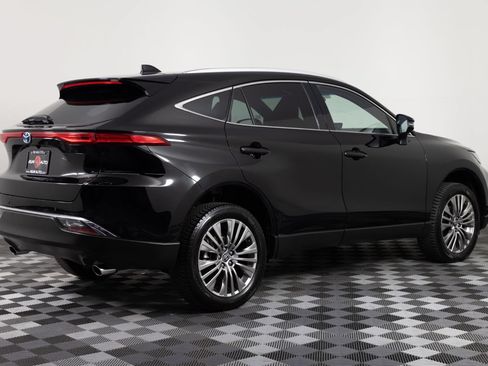 Used 2024 Toyota Venza XLE AWD/4WD image 8
