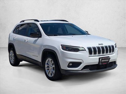 Used 2022 Jeep Cherokee Latitude Lux w/ Sun & Sound Group FWD image 3