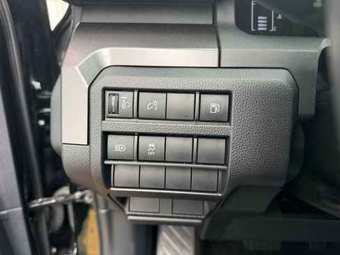 Used 2025 Toyota 4Runner SR5 AWD/4WD image 21