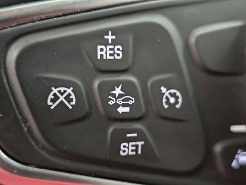 Used 2020 Chevrolet Equinox LT image 32