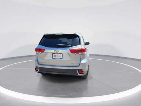 Certified 2018 Toyota Highlander Limited AWD/4WD image 7