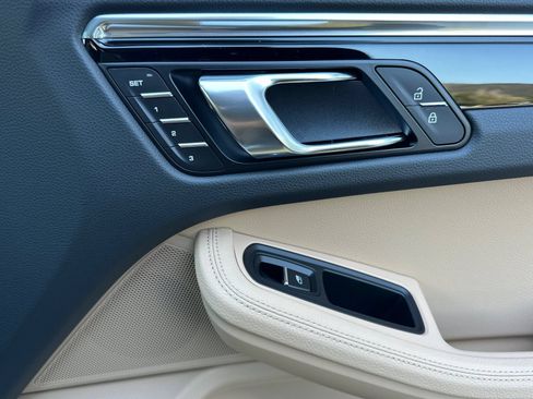 Certified 2026 Porsche Macan AWD/4WD image 20