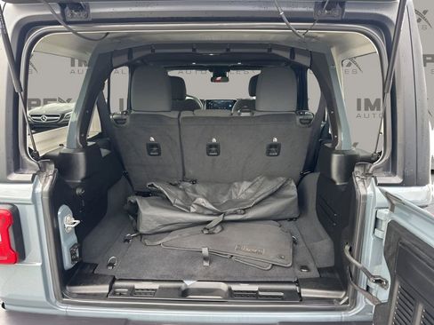 Used 2025 Jeep Wrangler Unlimited Rubicon image 25