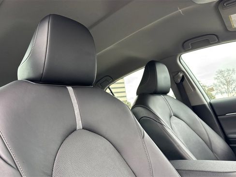 Used 2021 Toyota Camry XSE image 18