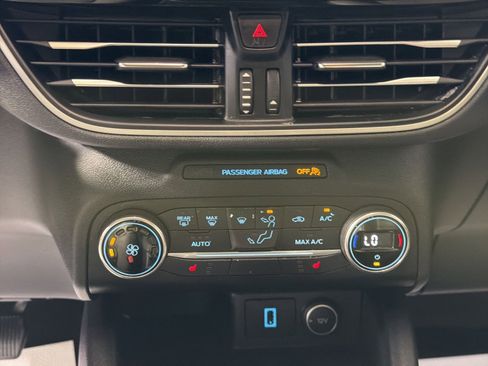 Used 2020 Ford Escape SE image 28