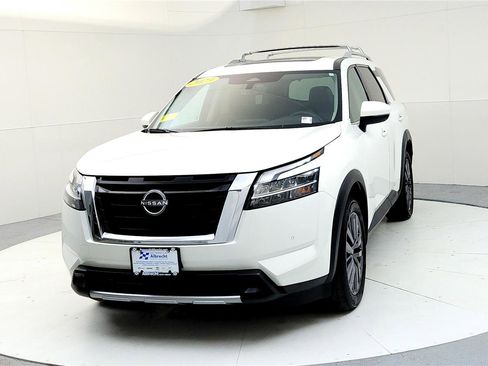 Used 2023 Nissan Pathfinder SL w/ SL Premium Package image 2