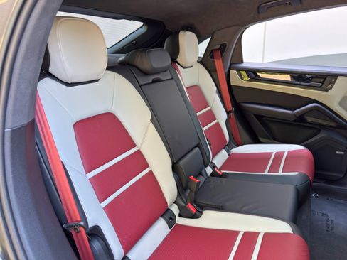 Used 2024 Porsche Cayenne Turbo image 43