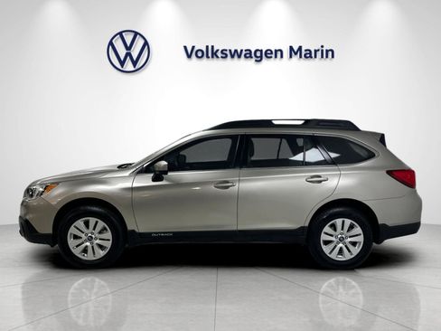 Used 2017 Subaru Outback 2.5i Premium AWD/4WD image 2