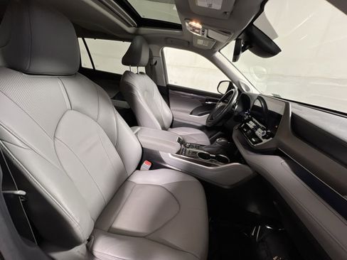 Used 2020 Toyota Highlander Limited image 28