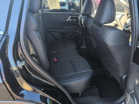 Used 2024 Mitsubishi Outlander SEL image 28